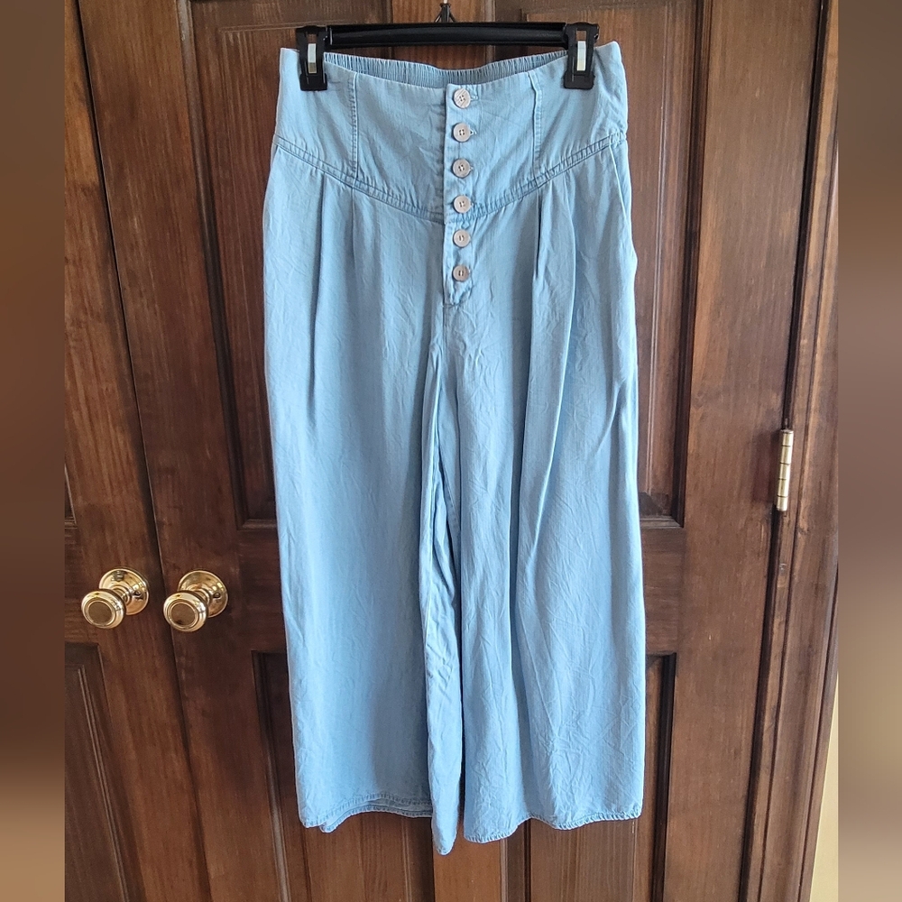 C Est 1946 Sz M High-Waist Wide Leg Button-Front Pants in Light Blue